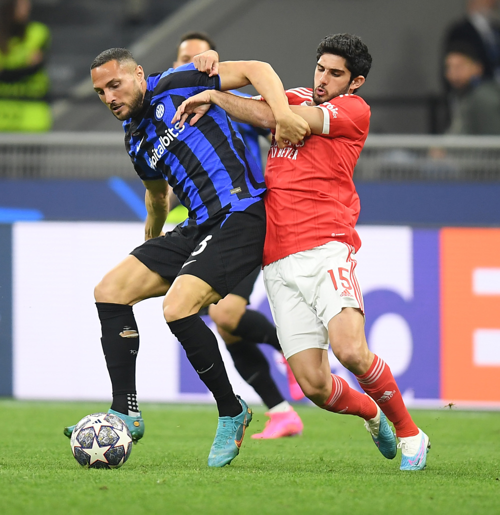 巴萨2比1逆转法兰克福首胜对手