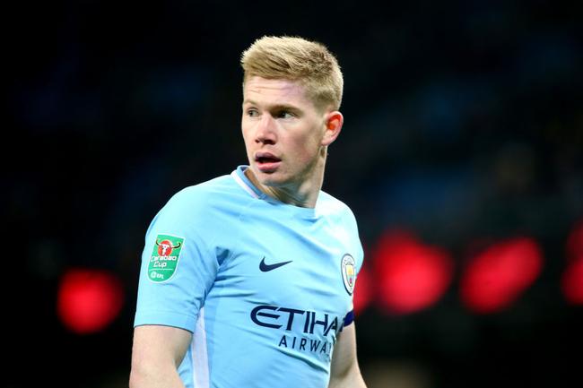 布拉德利：我小时候经常在自家花园里滑铲模仿杰拉德