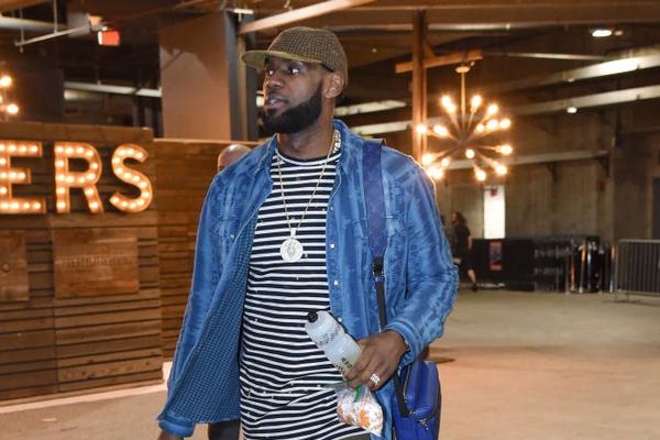 NBA战报：东詹缺席，布朗30分8板8助，凯尔特人126-105大胜湖人