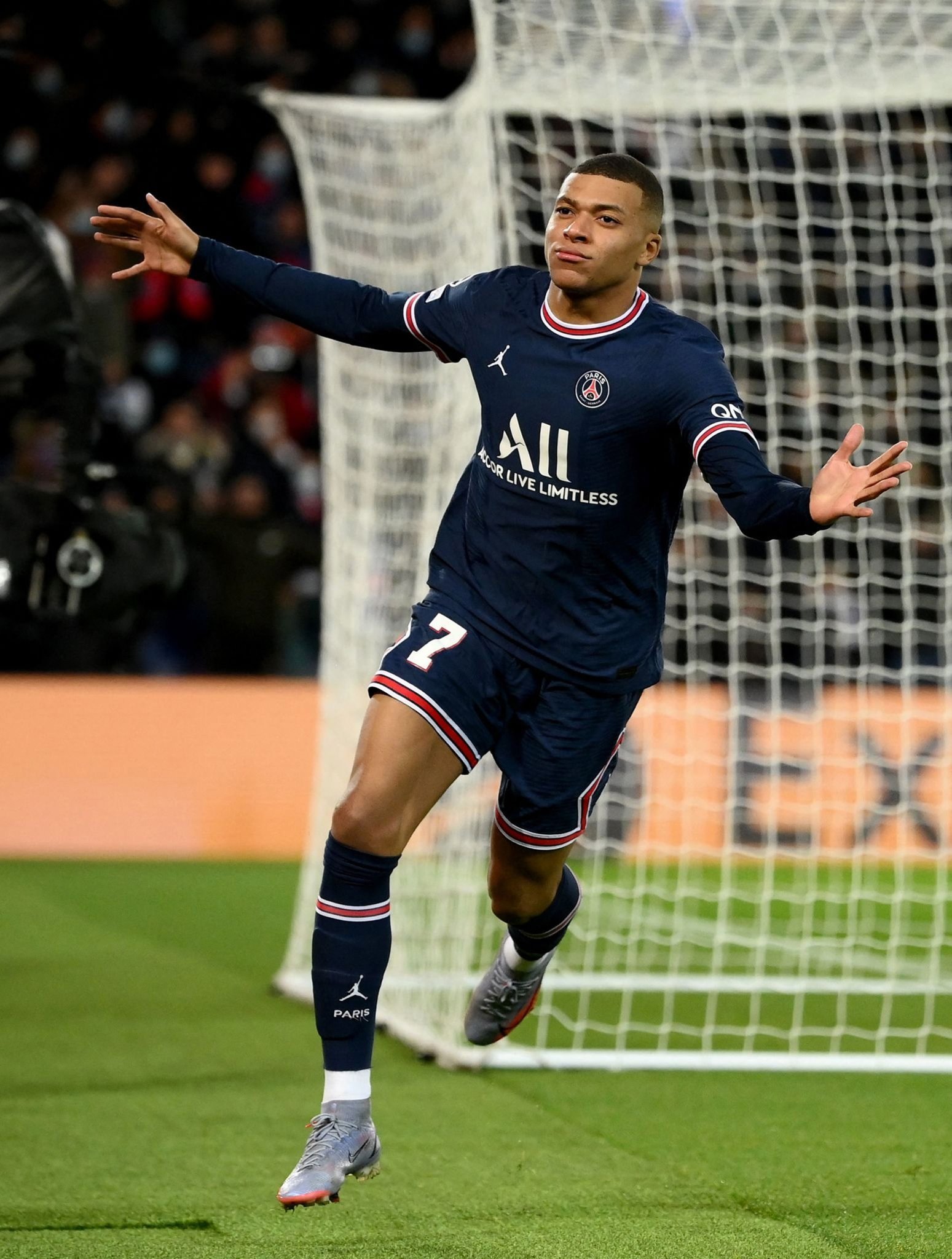 菲尔米诺：皇马2023年夏窗确实想引入我，不过当时让我等一等