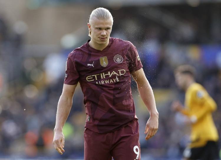 我留下！队报：海斯昨日向尼斯全队宣布将继续执教球队