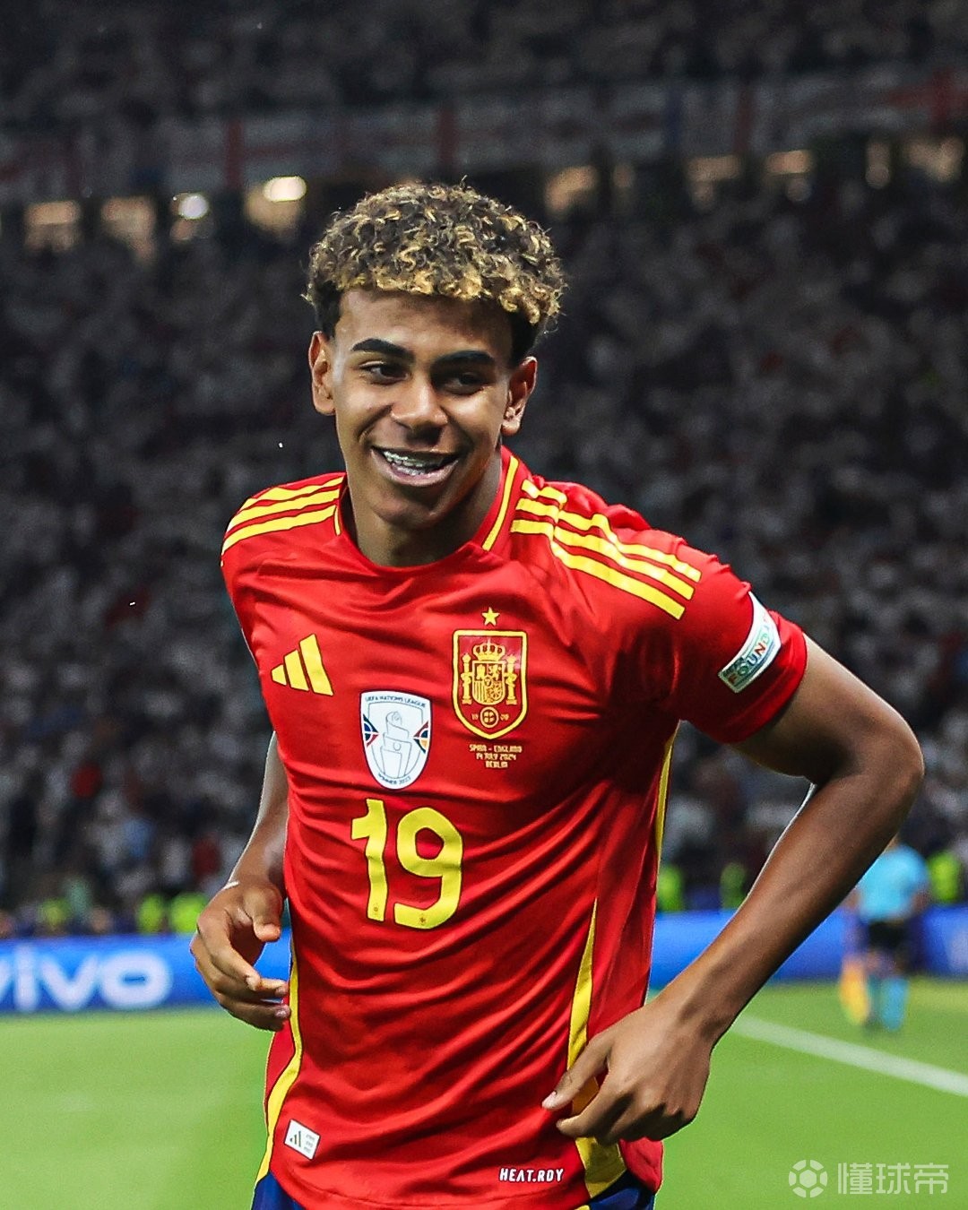 津门虎以1亿投资逆袭联赛前六，培养出三名国脚新星，展现草根逆袭与青训潜力。