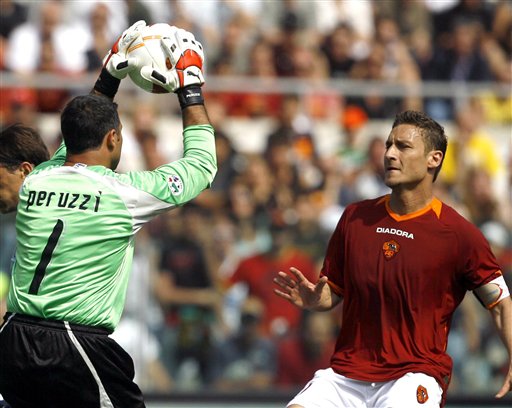 齐达内上海弄堂和樊振东打乒乓球 莫德里奇马塞洛皇马功勋球员点赞